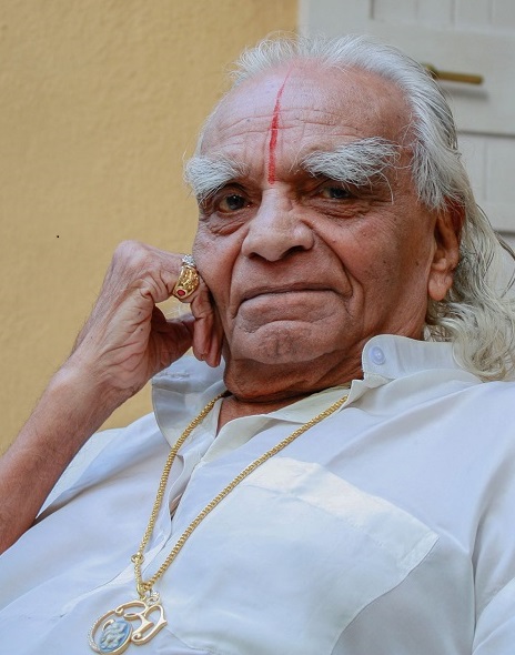 professor de yoga, bks iyengar